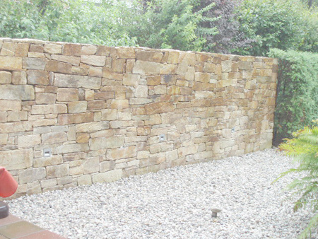 Natursteinmauer